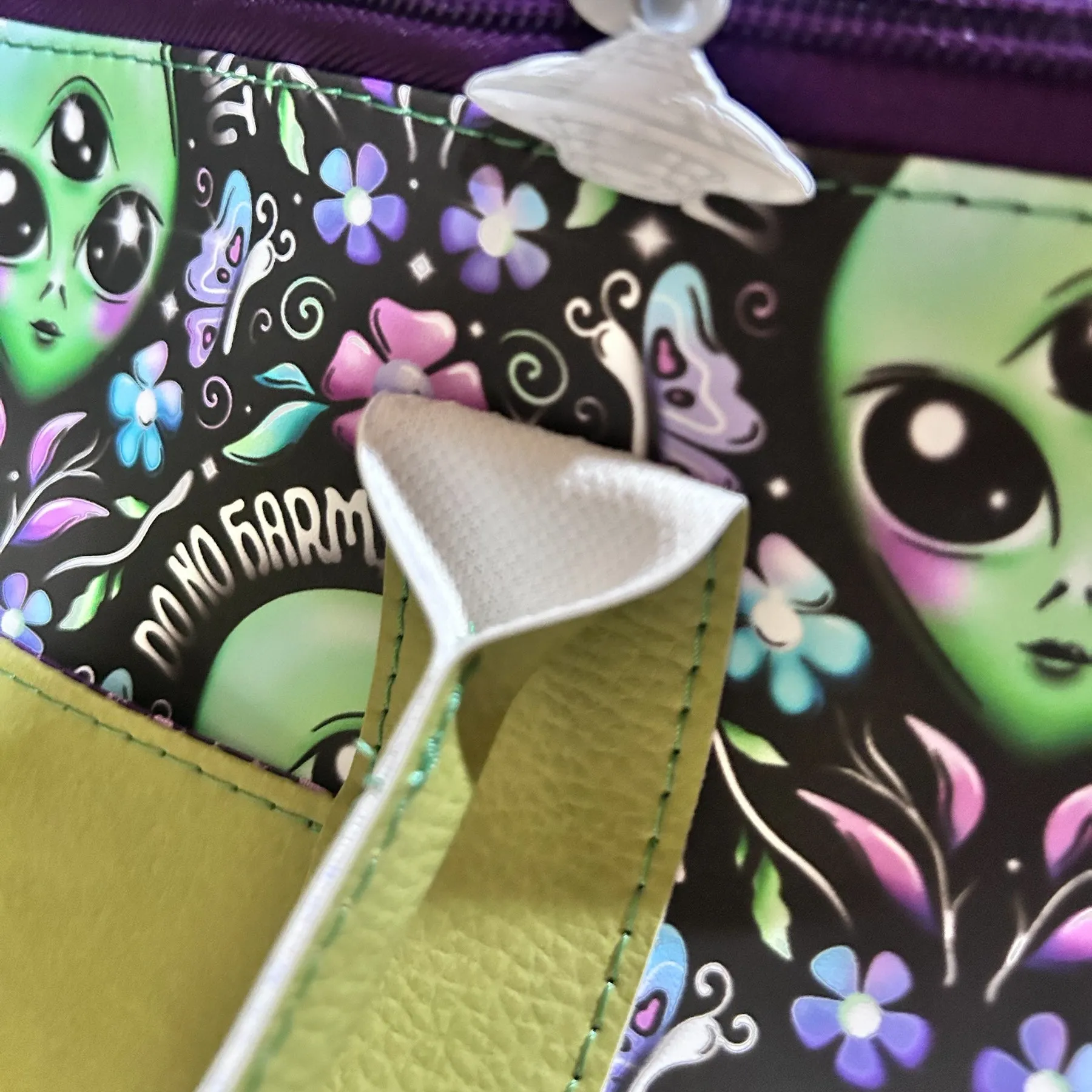 Alien Daisy Travel Duffel, Travel Handbag