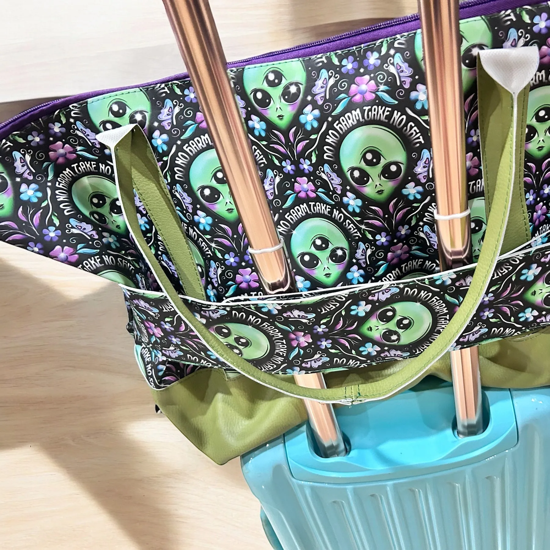 Alien Daisy Travel Duffel, Travel Handbag