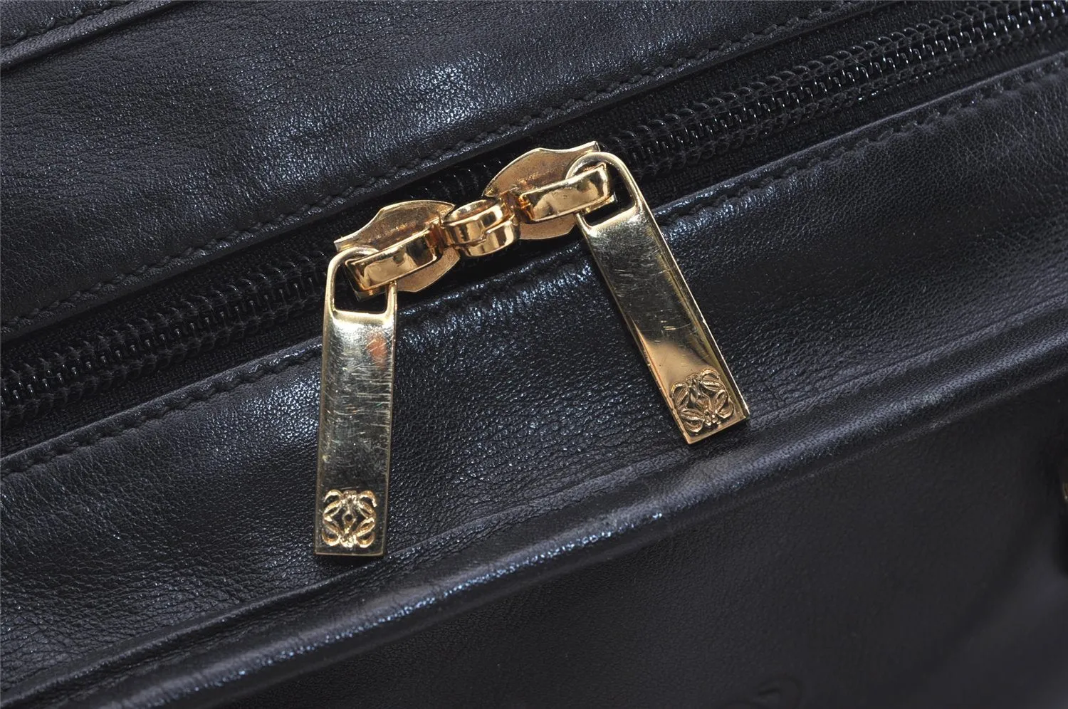 Authentic LOEWE Vintage Amazona 40 Hand Boston Bag Leather Black 5467J