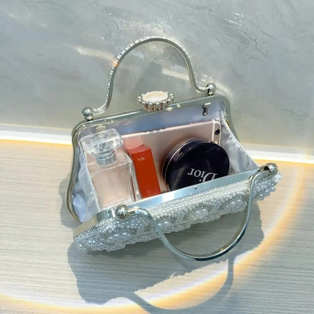 Bianca | A Pearl-Adorned Clutch Bag for Effortless Elegance