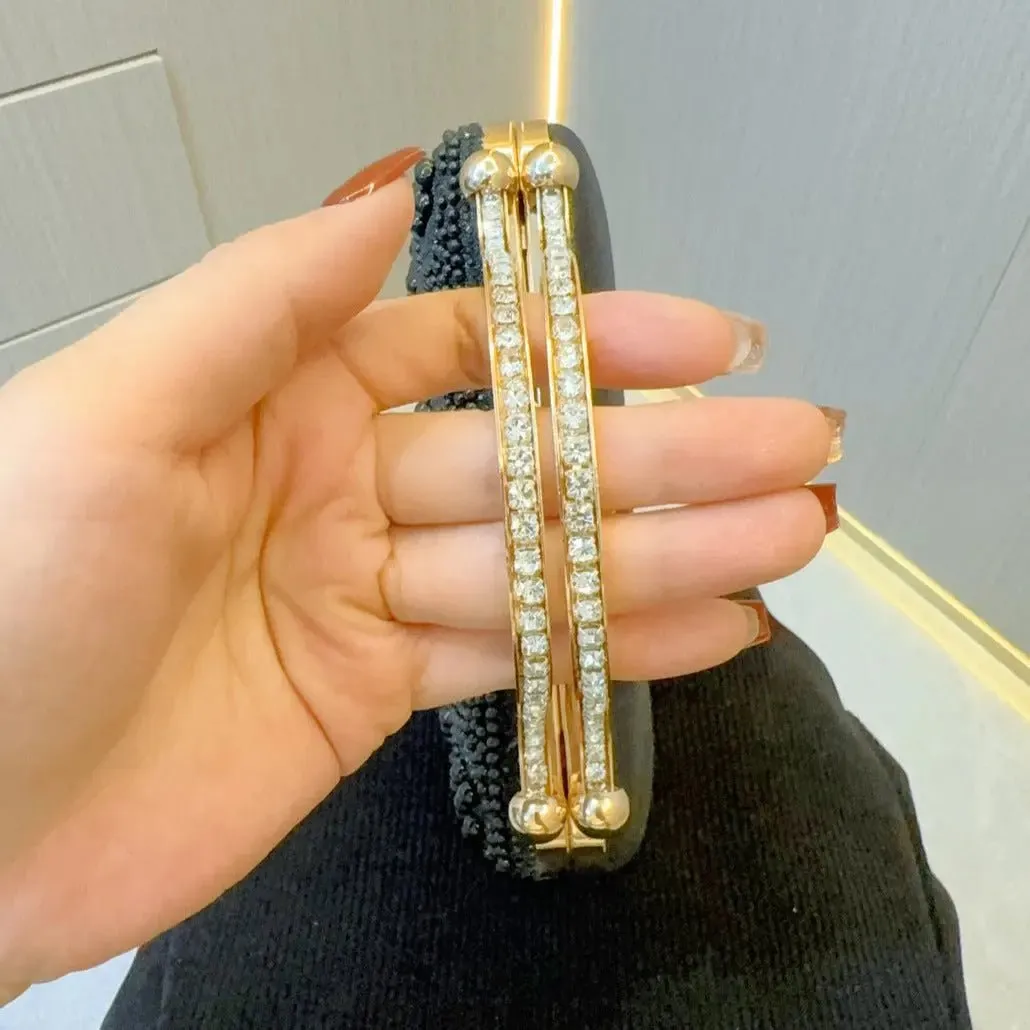 Bianca | A Pearl-Adorned Clutch Bag for Effortless Elegance