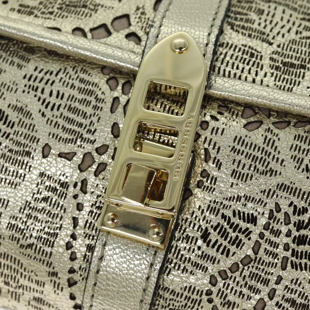 BURBERRY Chain Shoulder Bag Leather Gold Auth 74996
