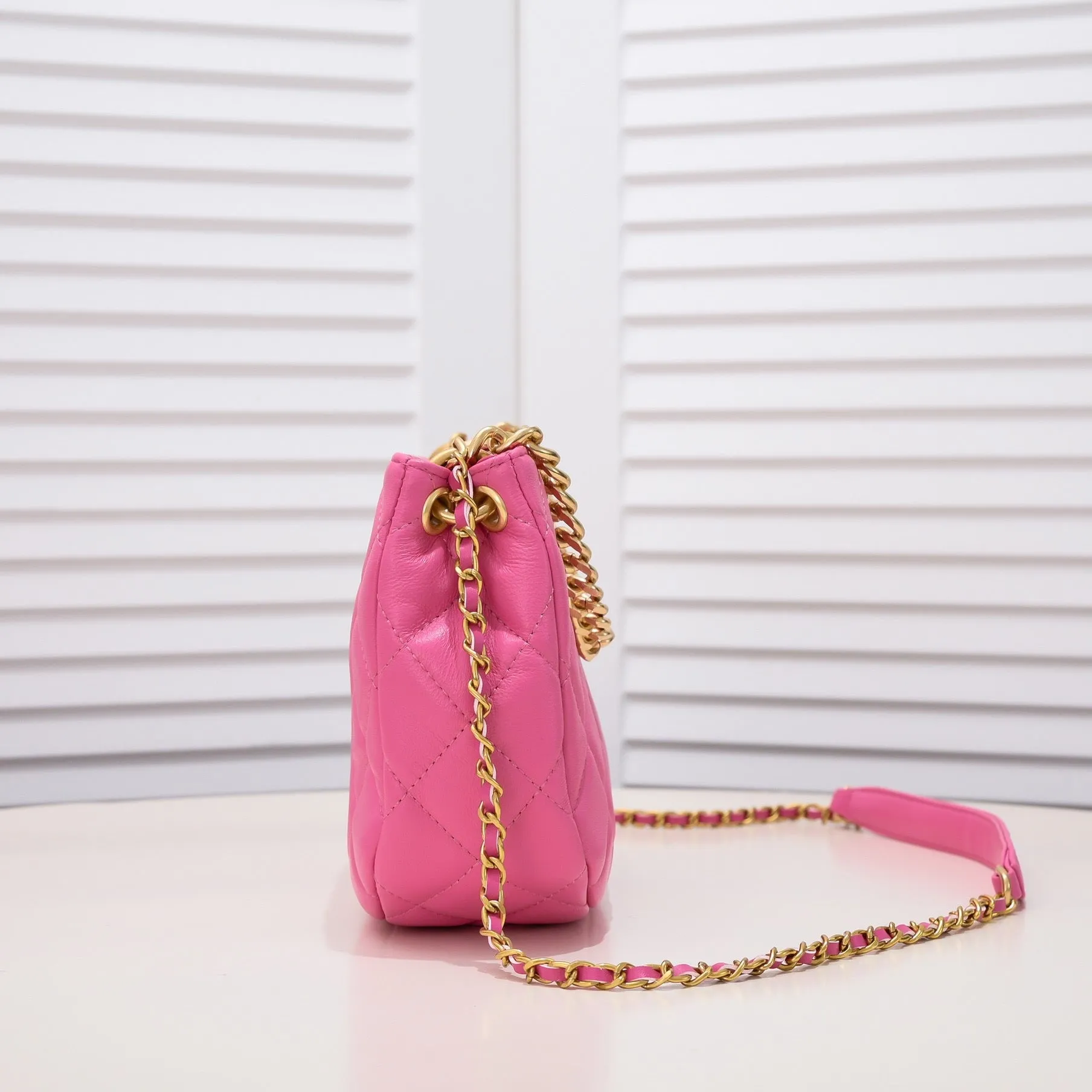 CC605 Hobo Handbag / 6.6 × 9 × 2.7 inch
