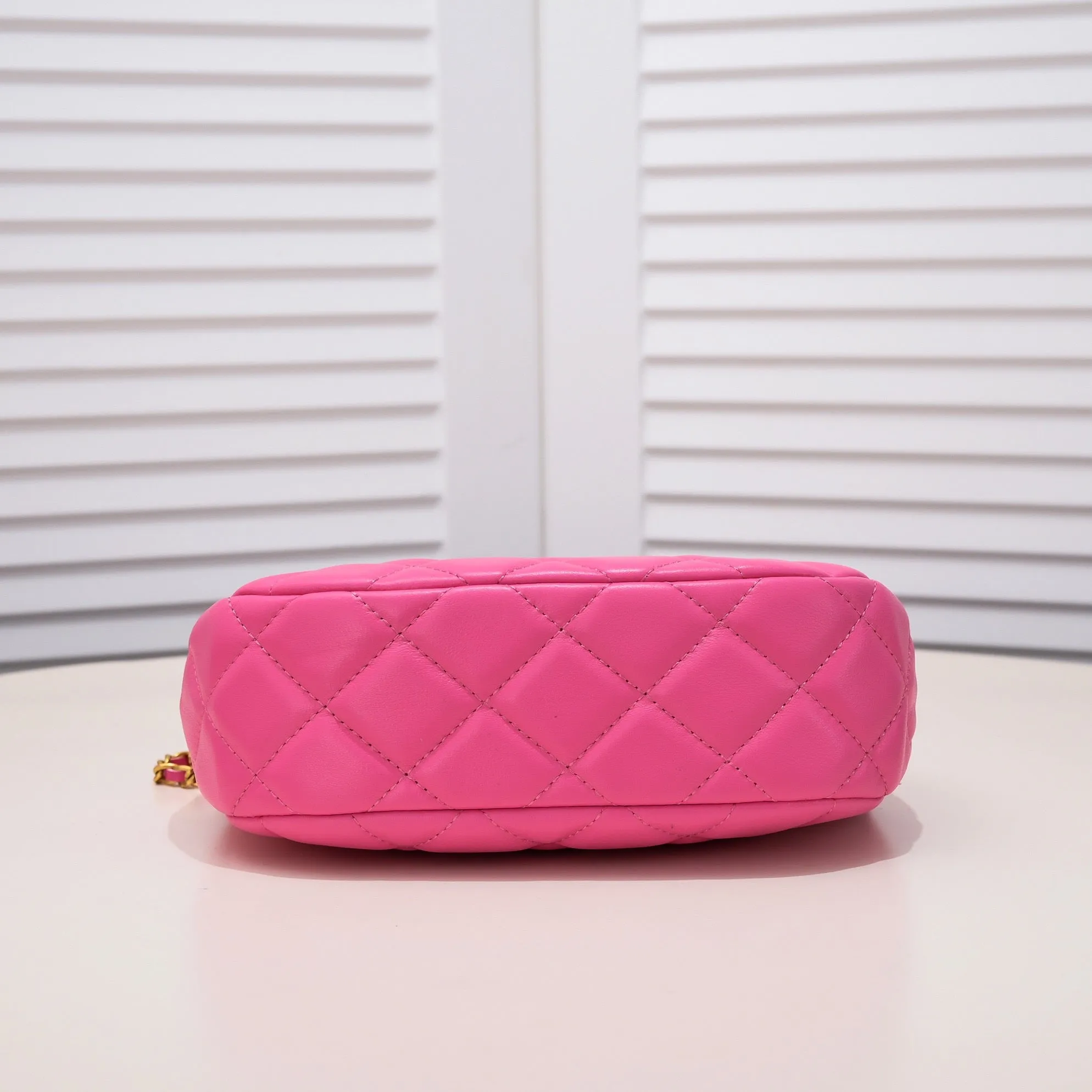 CC605 Hobo Handbag / 6.6 × 9 × 2.7 inch