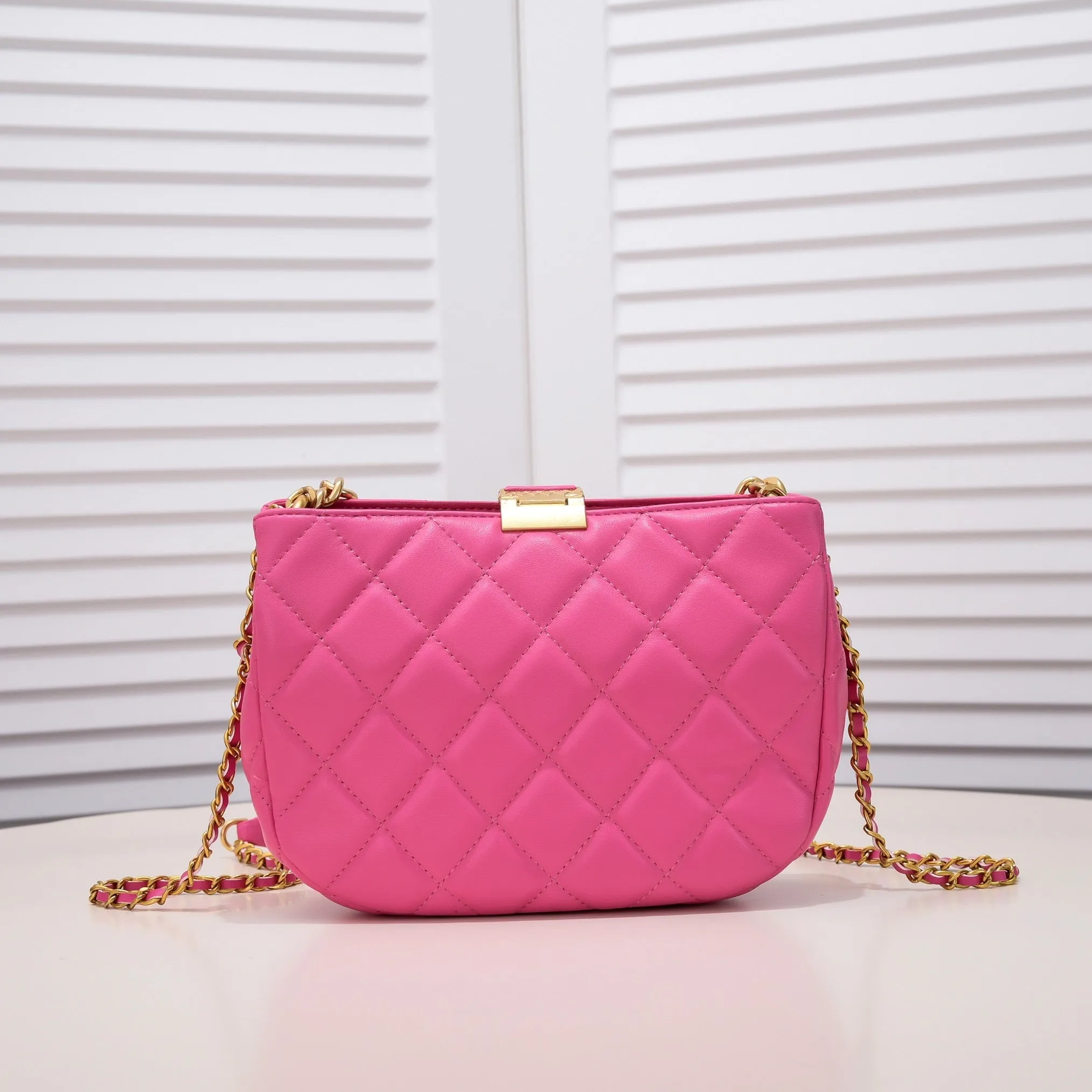 CC605 Hobo Handbag / 6.6 × 9 × 2.7 inch