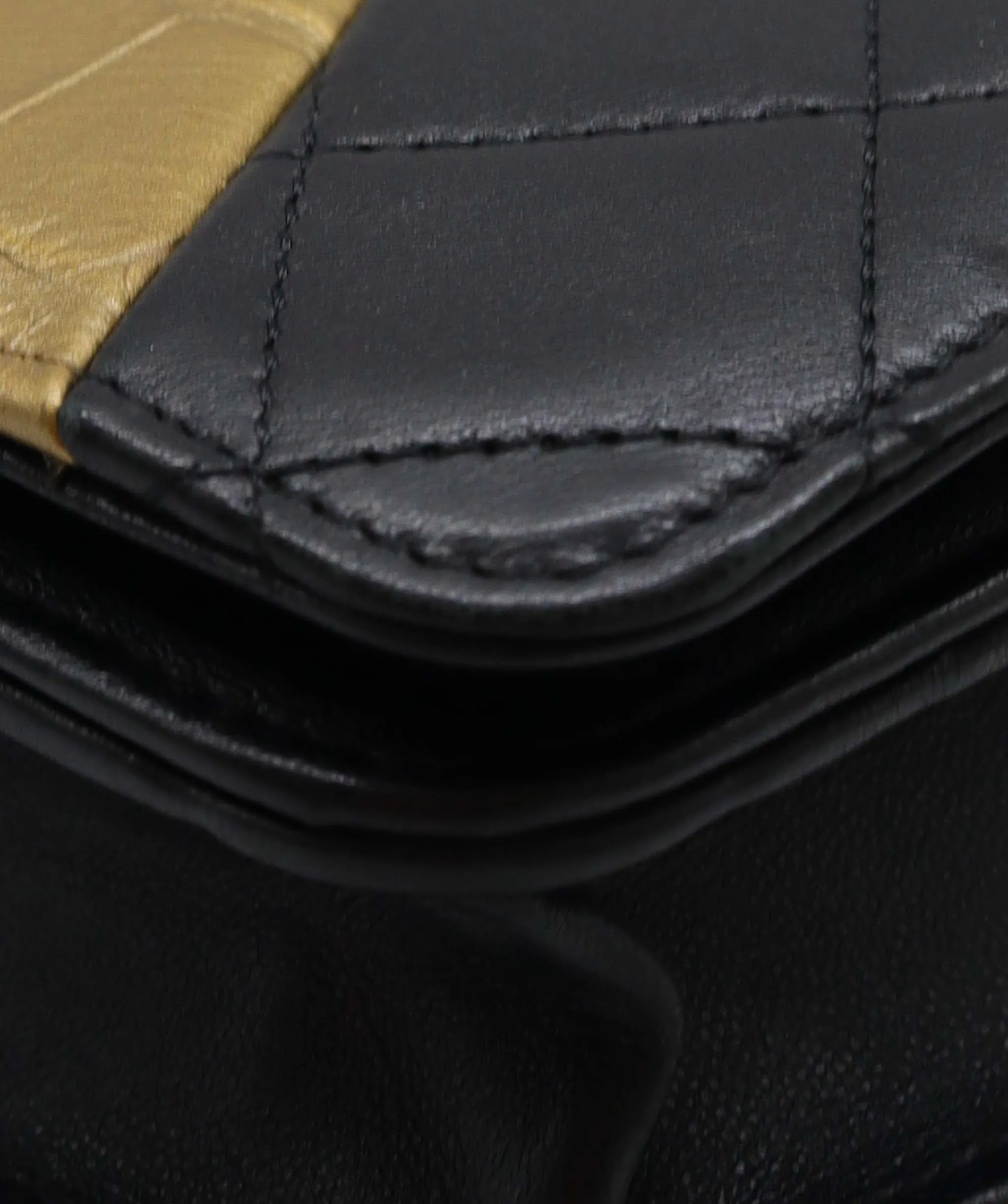 Chanel 2019 Gold pyramid 2.55 Crocodile Reissue Wallet On Chain crossbody bag - DXBS2699
