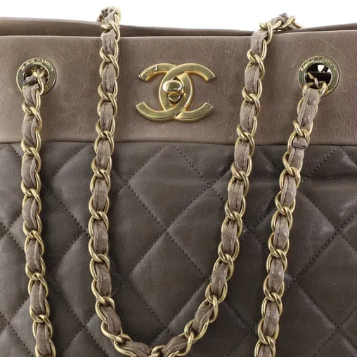 CHANEL GREIGE QUILTED DISTRESSED LEATHER CHAIN TOTE BAG