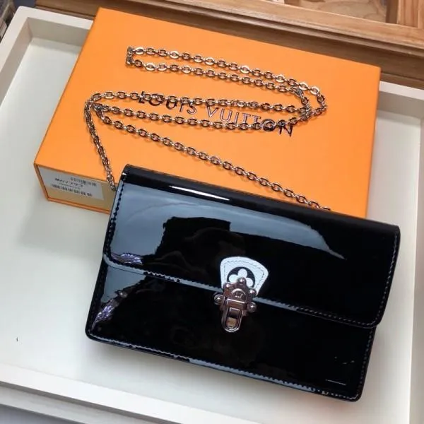 Cherrywood Woc Chain Wallet In Patent Leather M67793 Black 2019 Collection