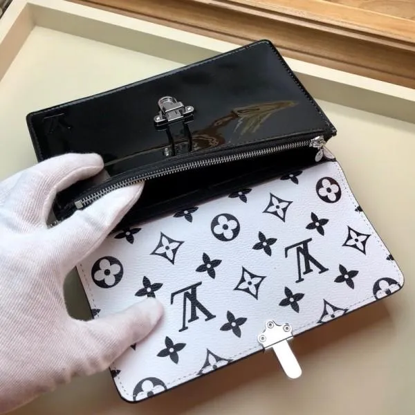 Cherrywood Woc Chain Wallet In Patent Leather M67793 Black 2019 Collection