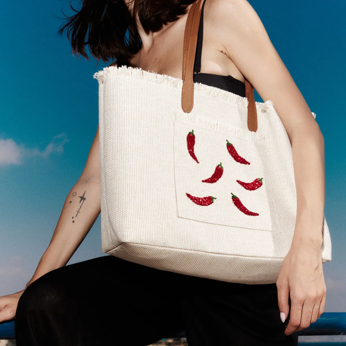 CHILI ON WHITE TRAVEL BAG