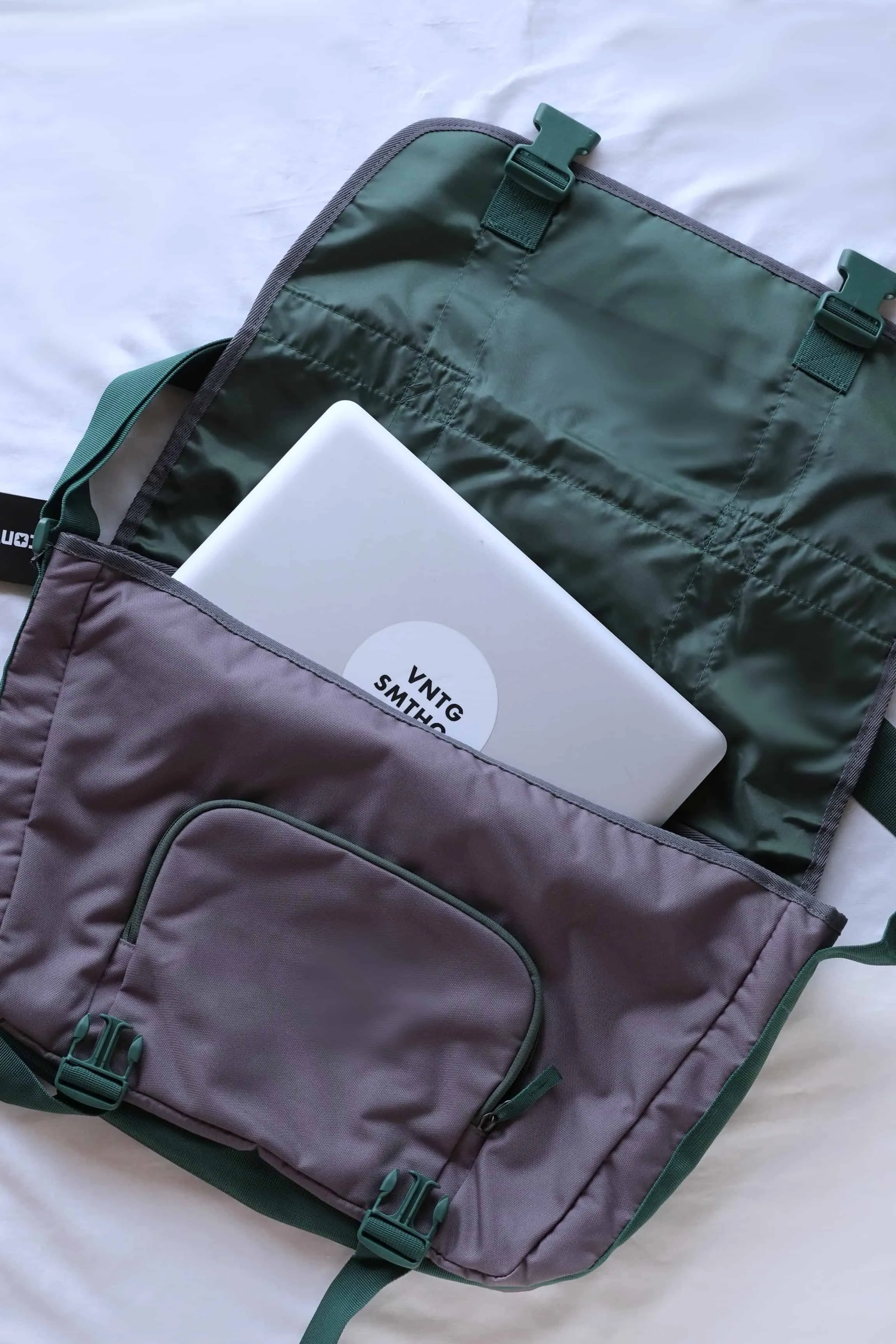 CONVERSE To Go Messenger Bag