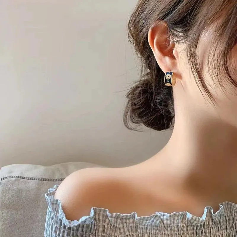 Cute Vintage Enamel Daisy Earrings