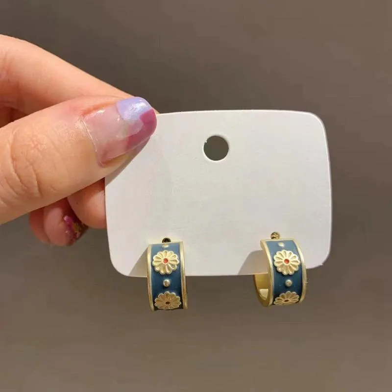 Cute Vintage Enamel Daisy Earrings