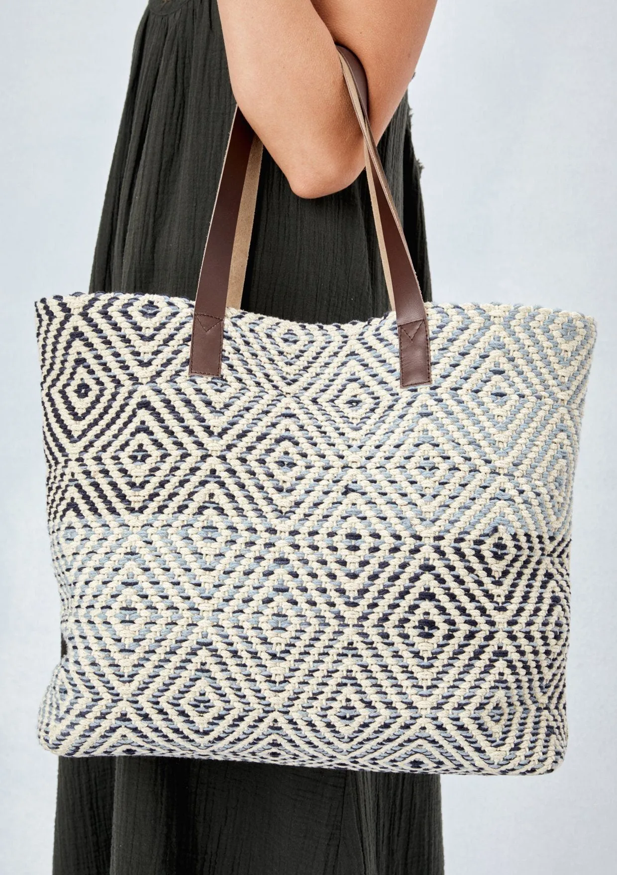 Della Tote