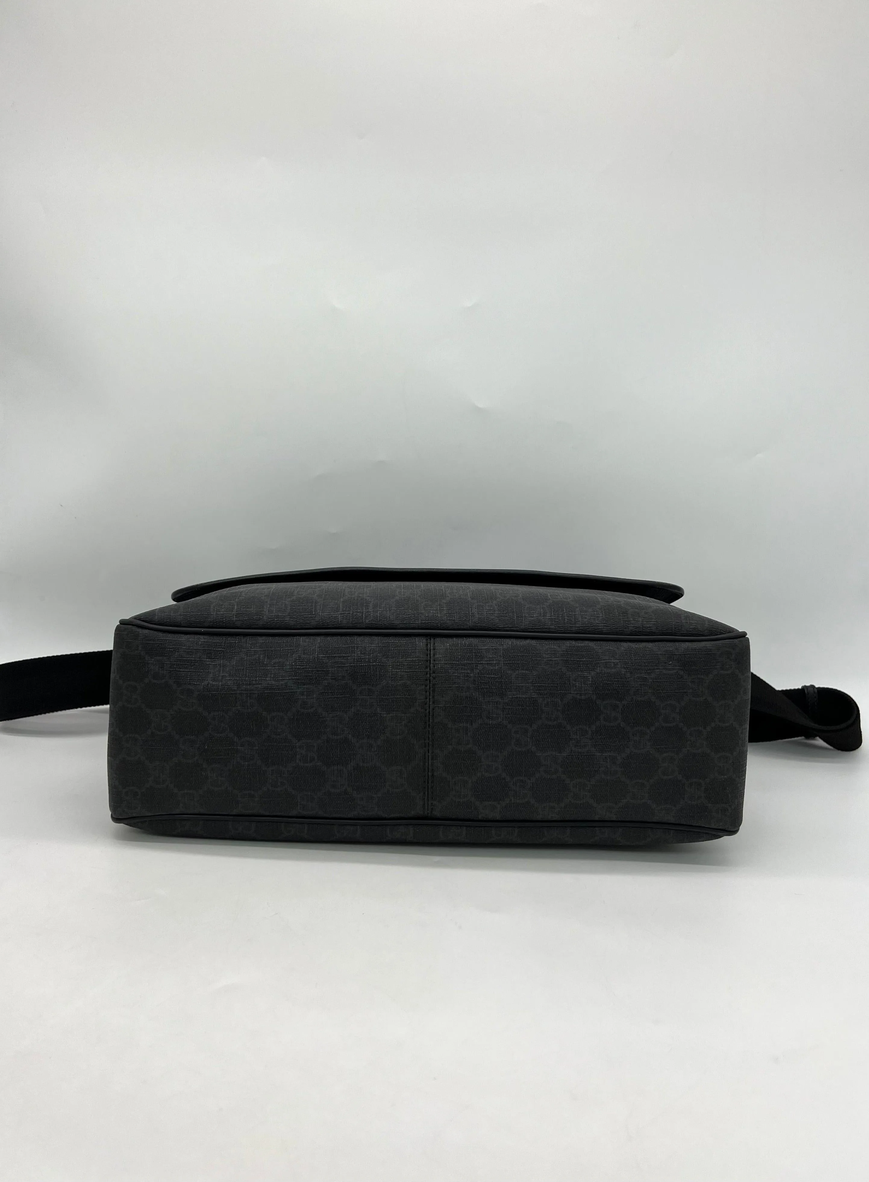 GUCCI Black GG Supreme Canvas and Leather Flap Messenger Bag
