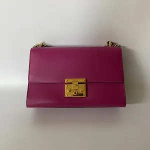 Gucci Padlock Shoulder Bag in Pink Leather