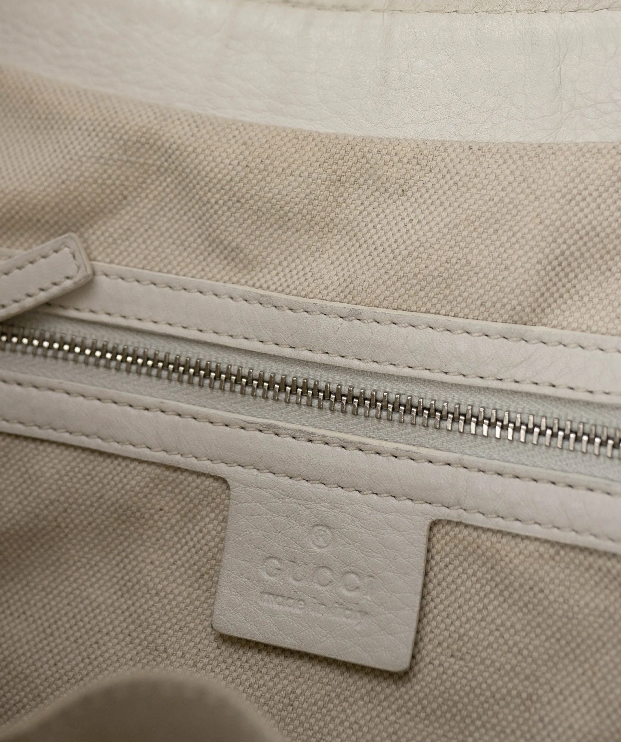 Gucci White Leather Supreme GG logo Hobo bag - AWC1512
