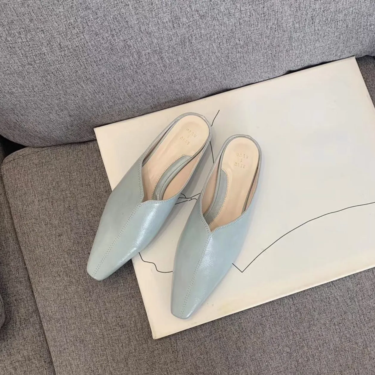 [Korean Style] Ashelie Solid Color Pointy Toe Mules