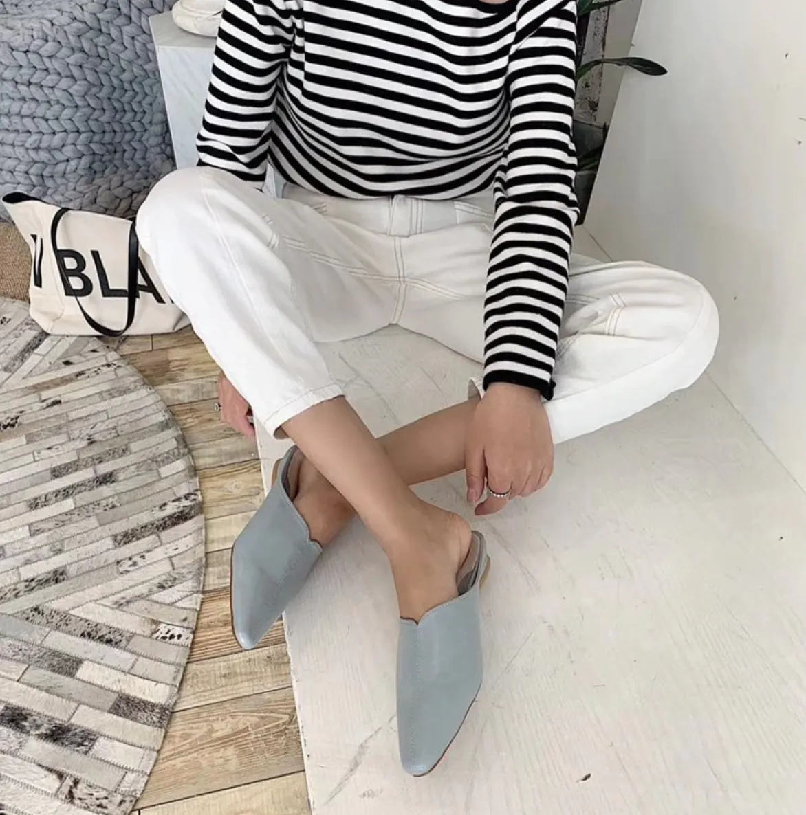 [Korean Style] Ashelie Solid Color Pointy Toe Mules