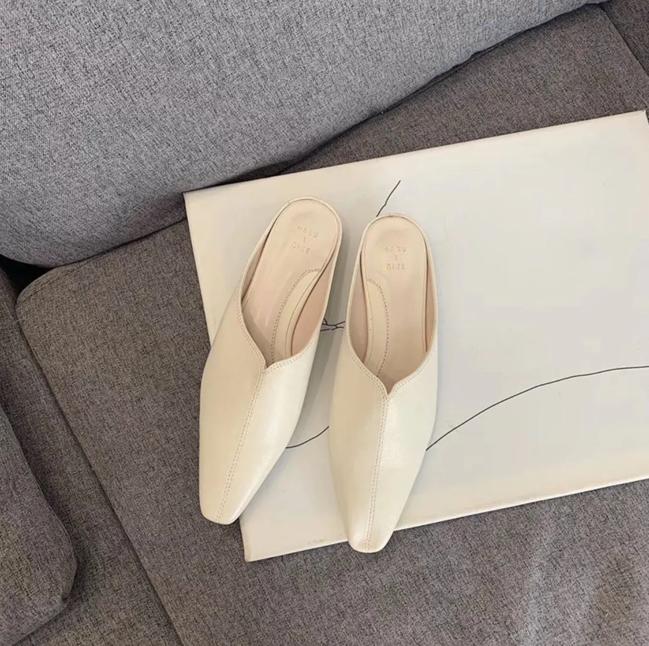 [Korean Style] Ashelie Solid Color Pointy Toe Mules