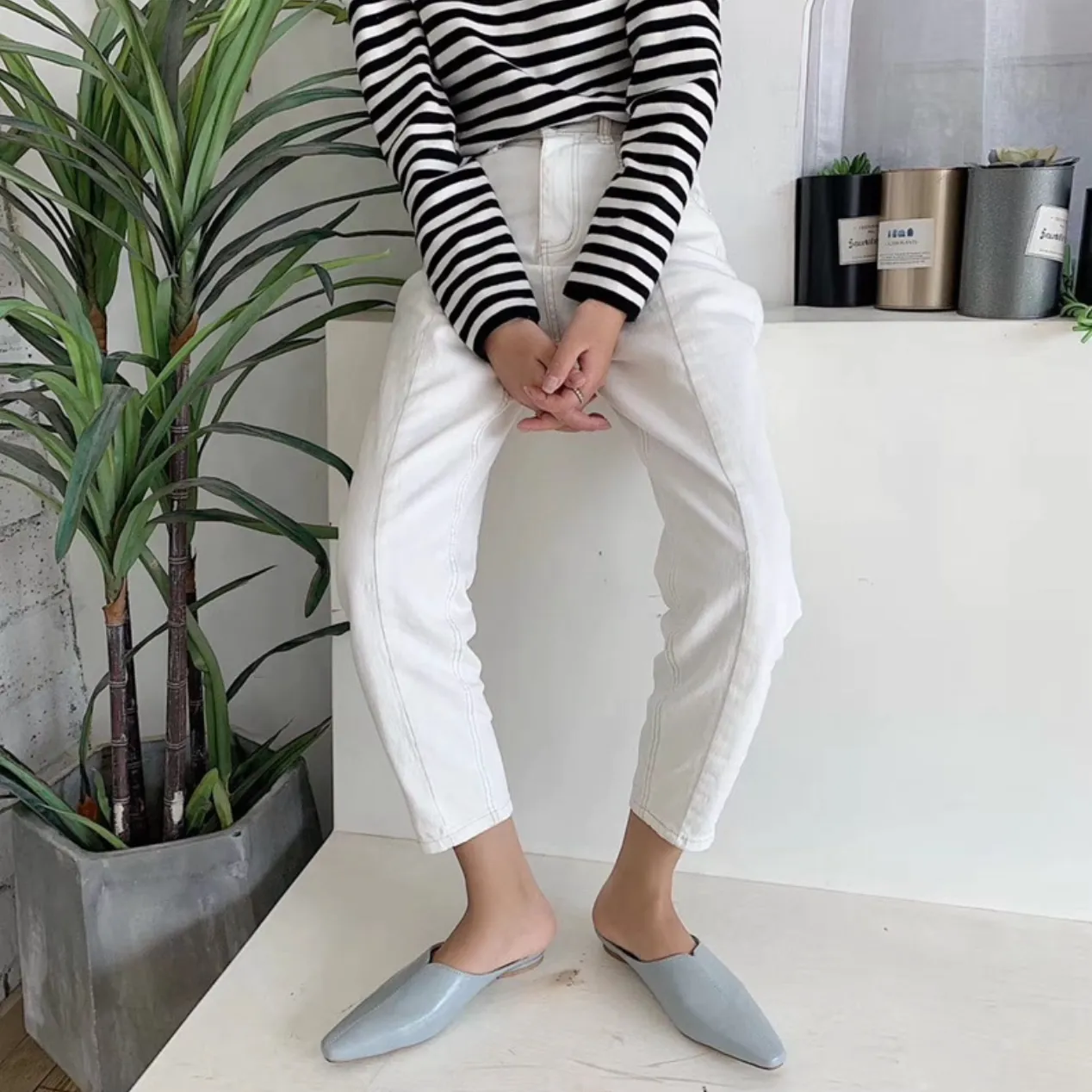 [Korean Style] Ashelie Solid Color Pointy Toe Mules