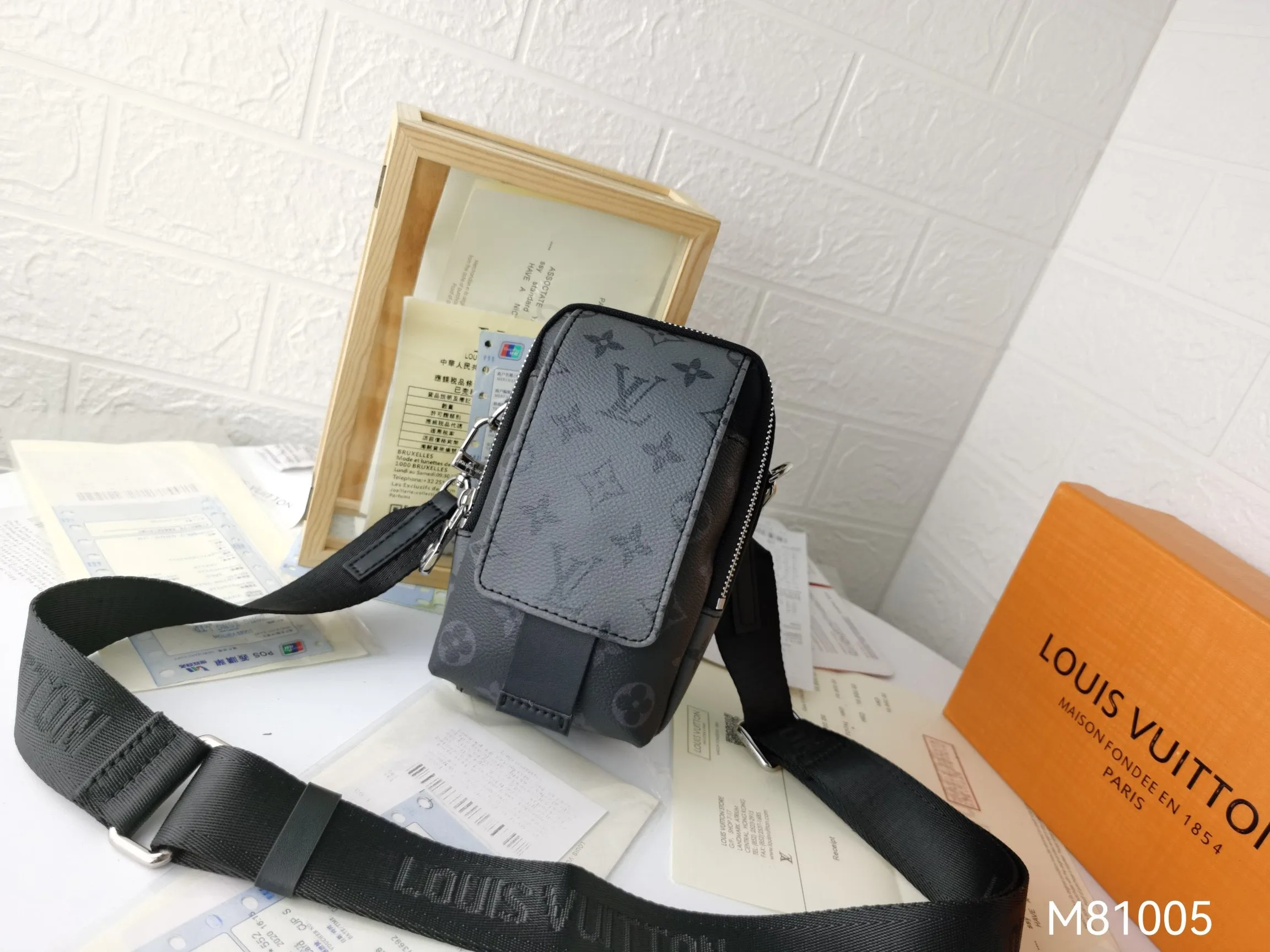 MBG038 Double Phone Pouch NM / 4.3 x 7.1 x 3.1 inches