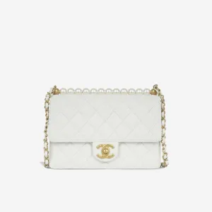 Medium Chic Pearl Flap