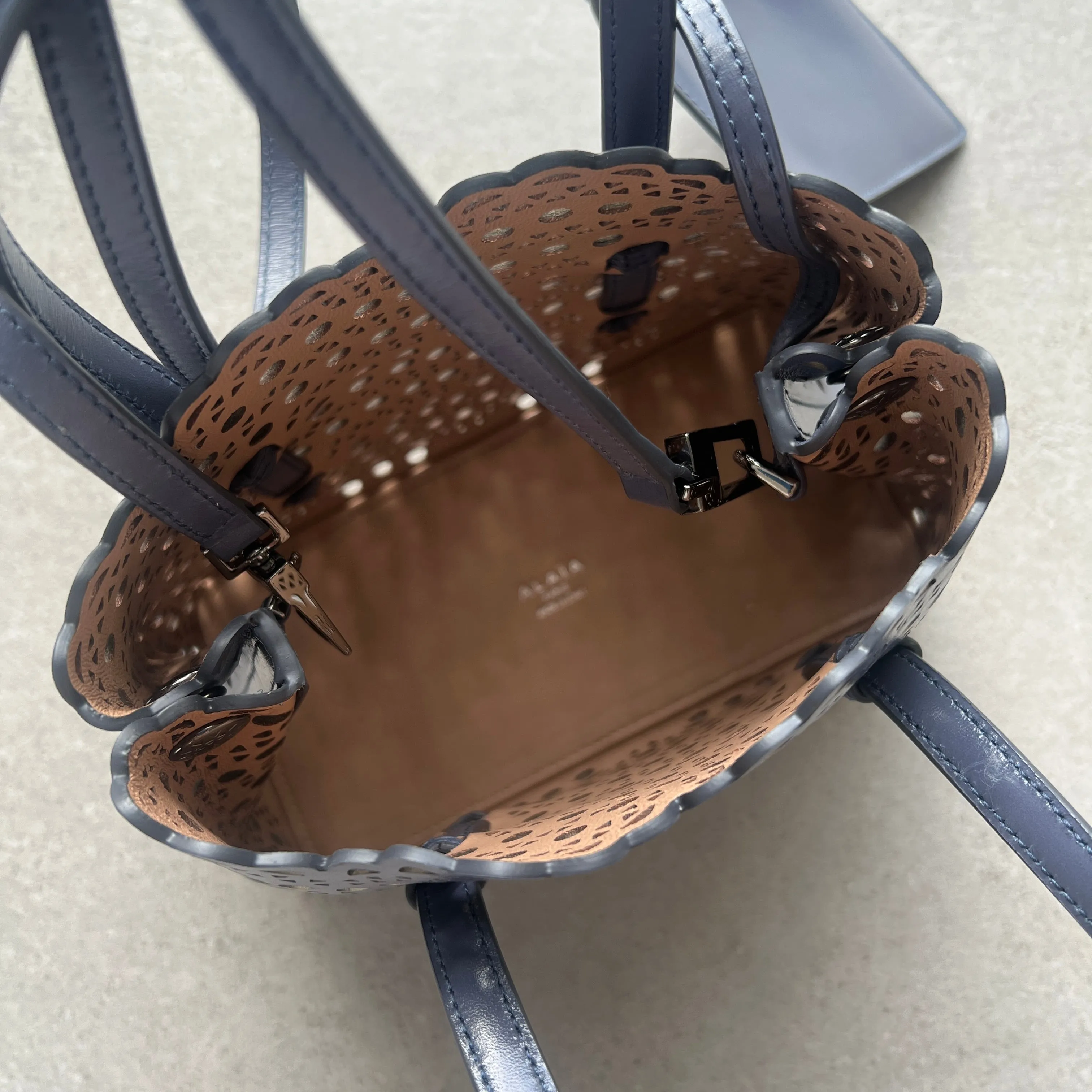 Mina 20 Wave Lux Calfskin, Bleu Turquin