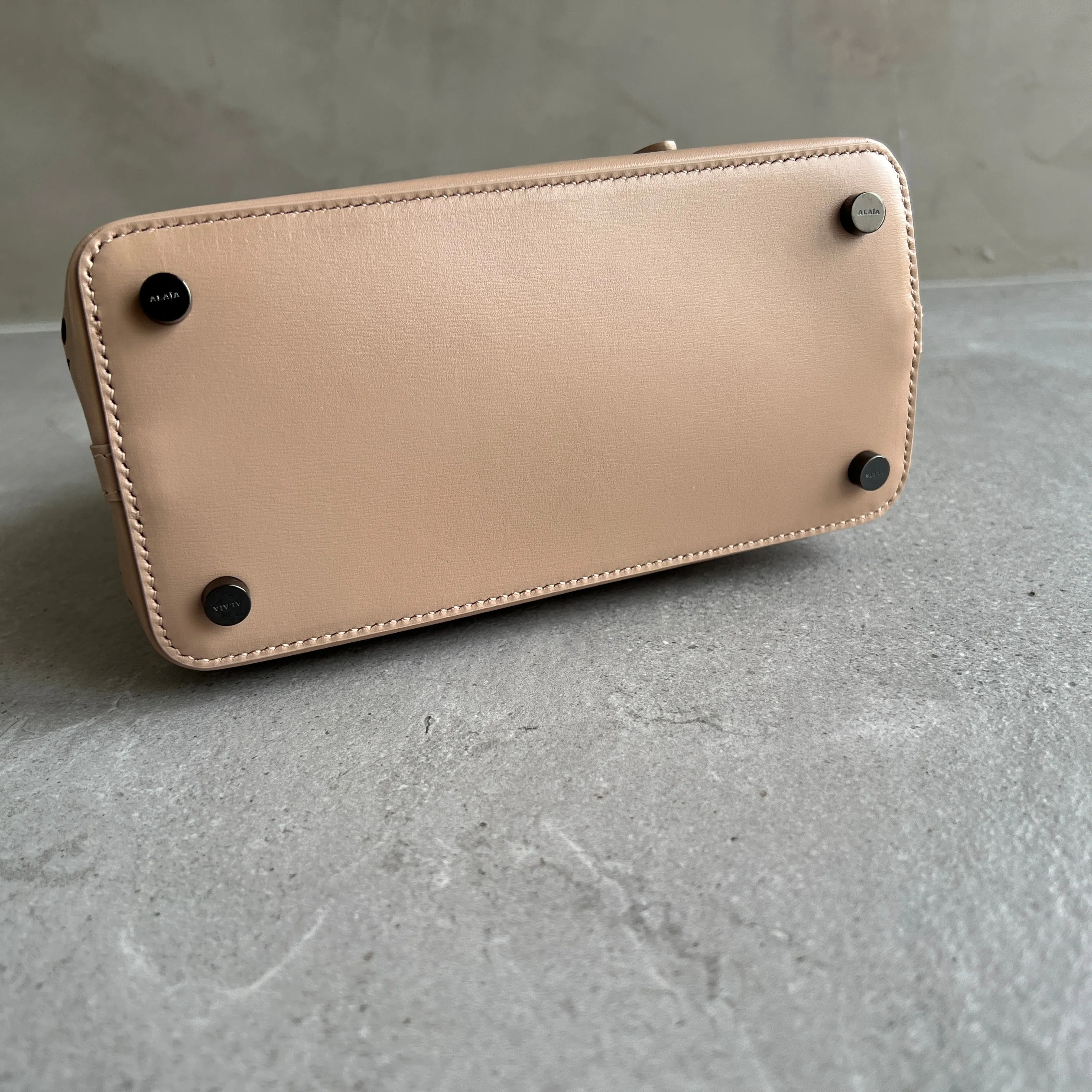 Mina 25 Wave Lux Calfskin, Sable