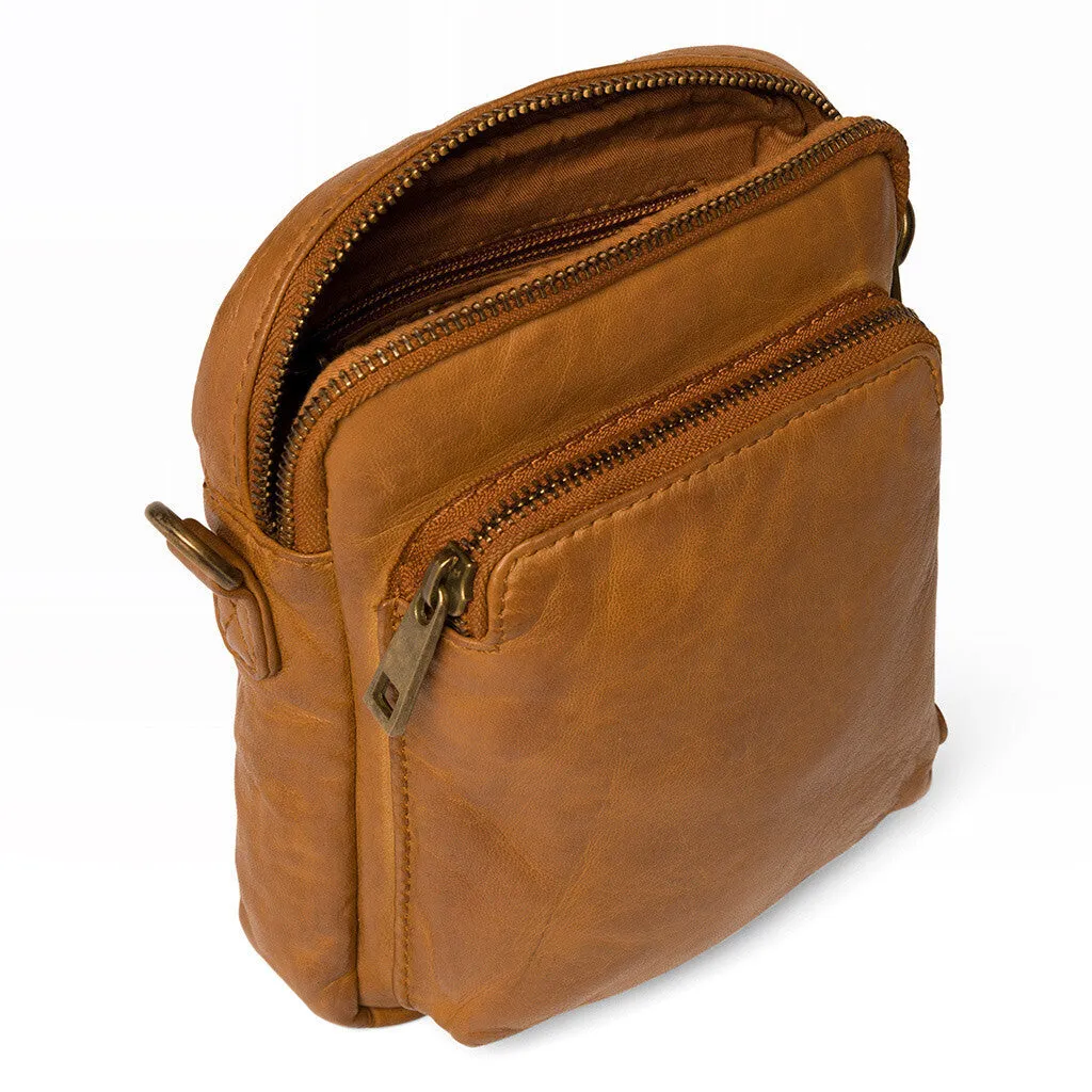 Mobile bag in delicious leather quality / 15818 - Cognac
