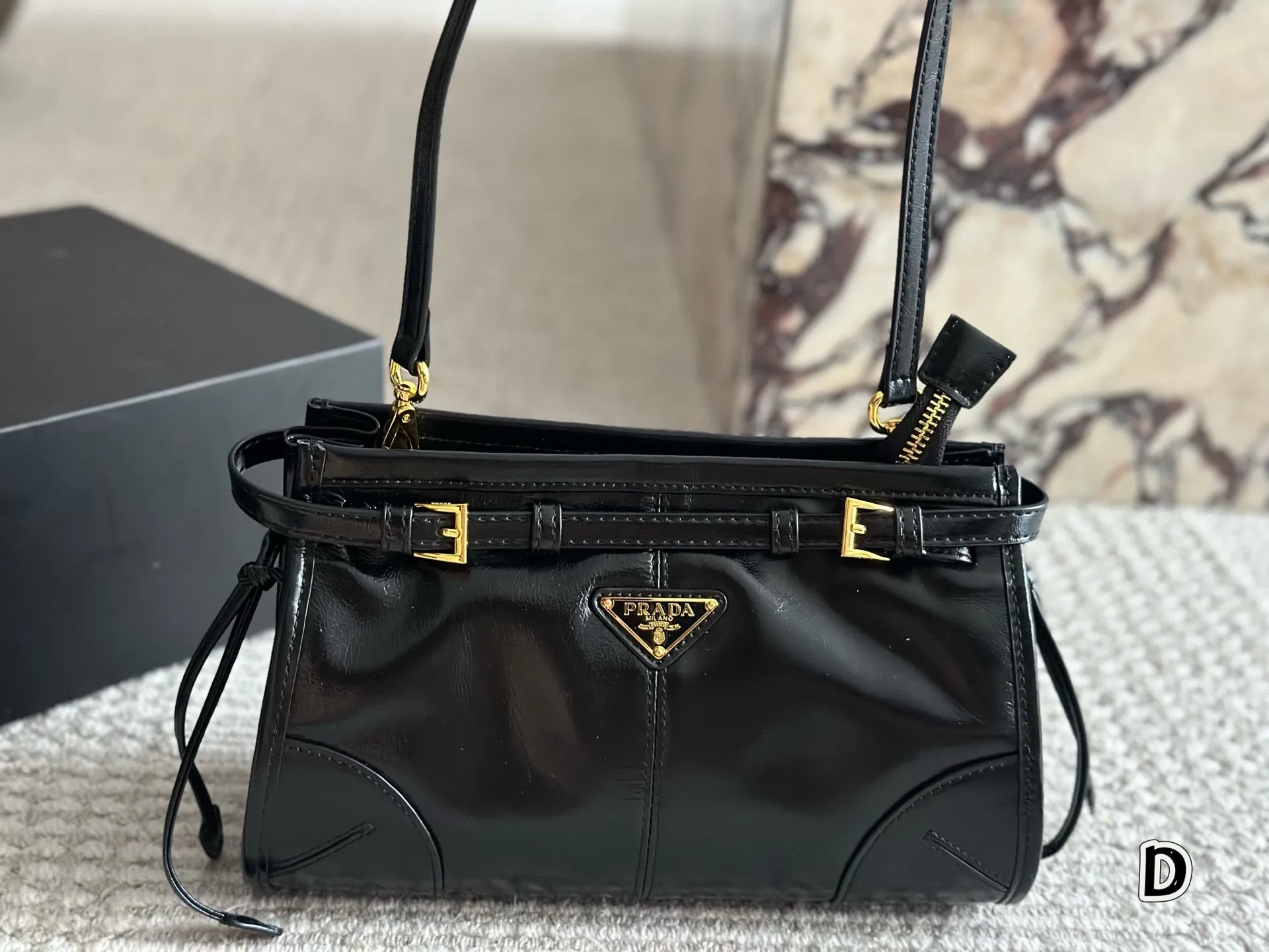 PD347 Medium Leather Shoulder Bag / 14.1x6.3x3.1inch