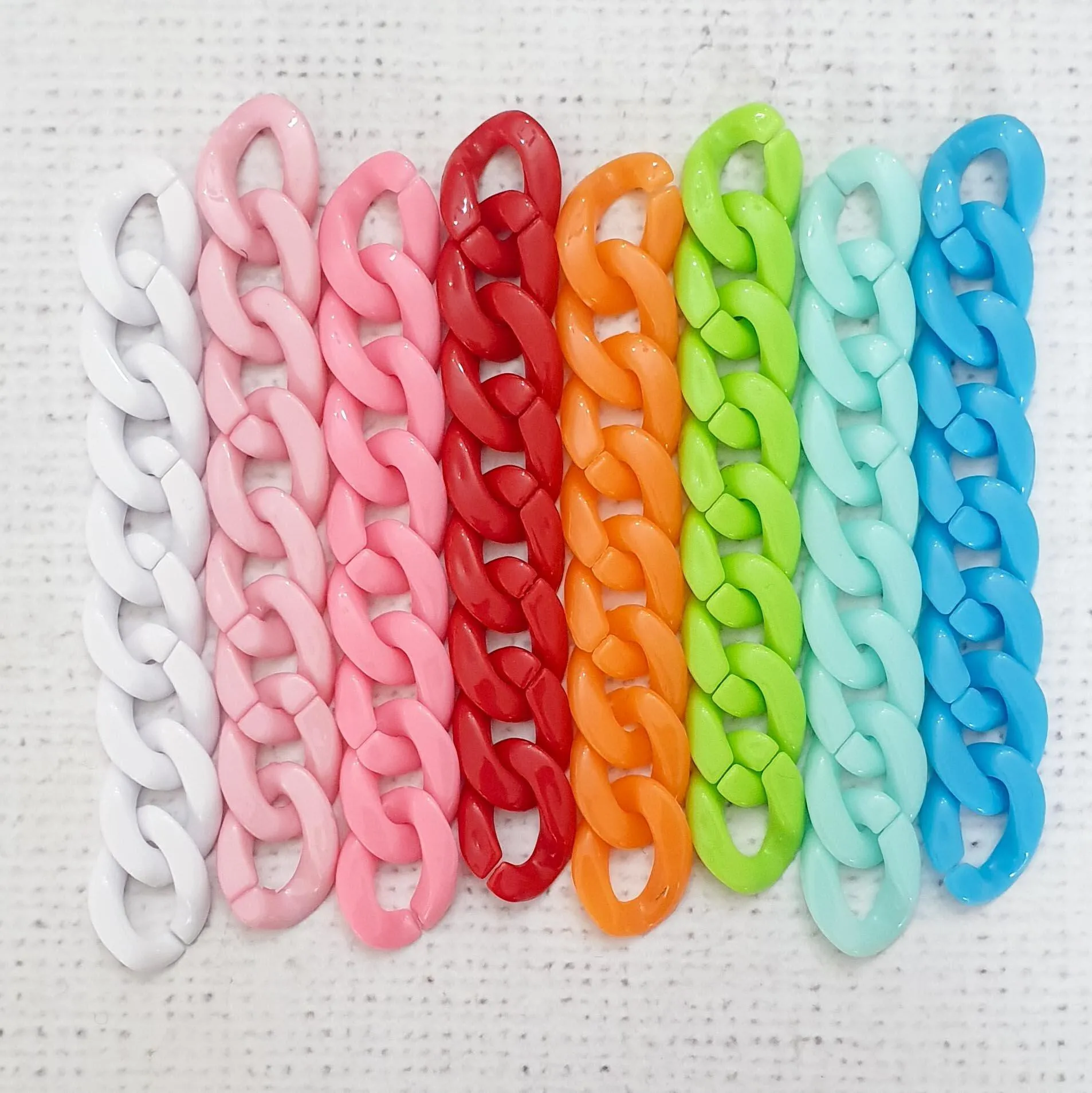 RED plastic chain links