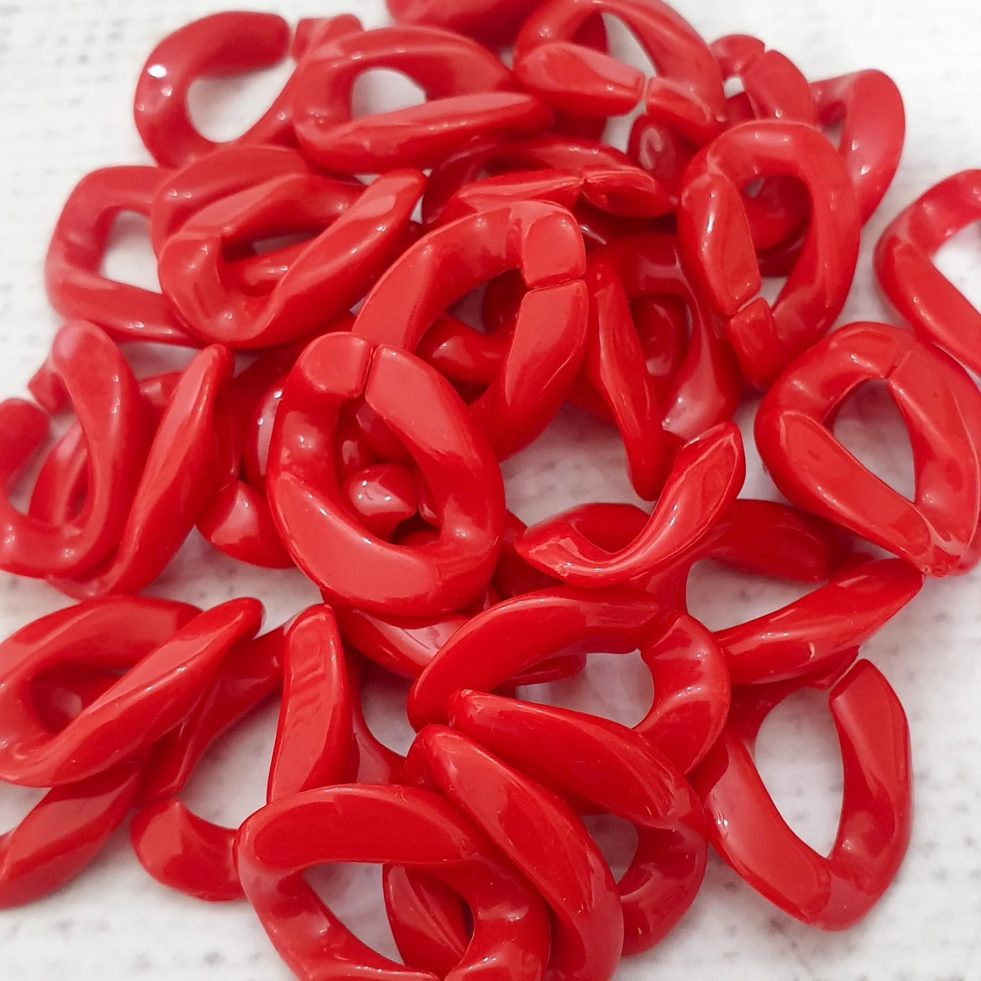 RED plastic chain links