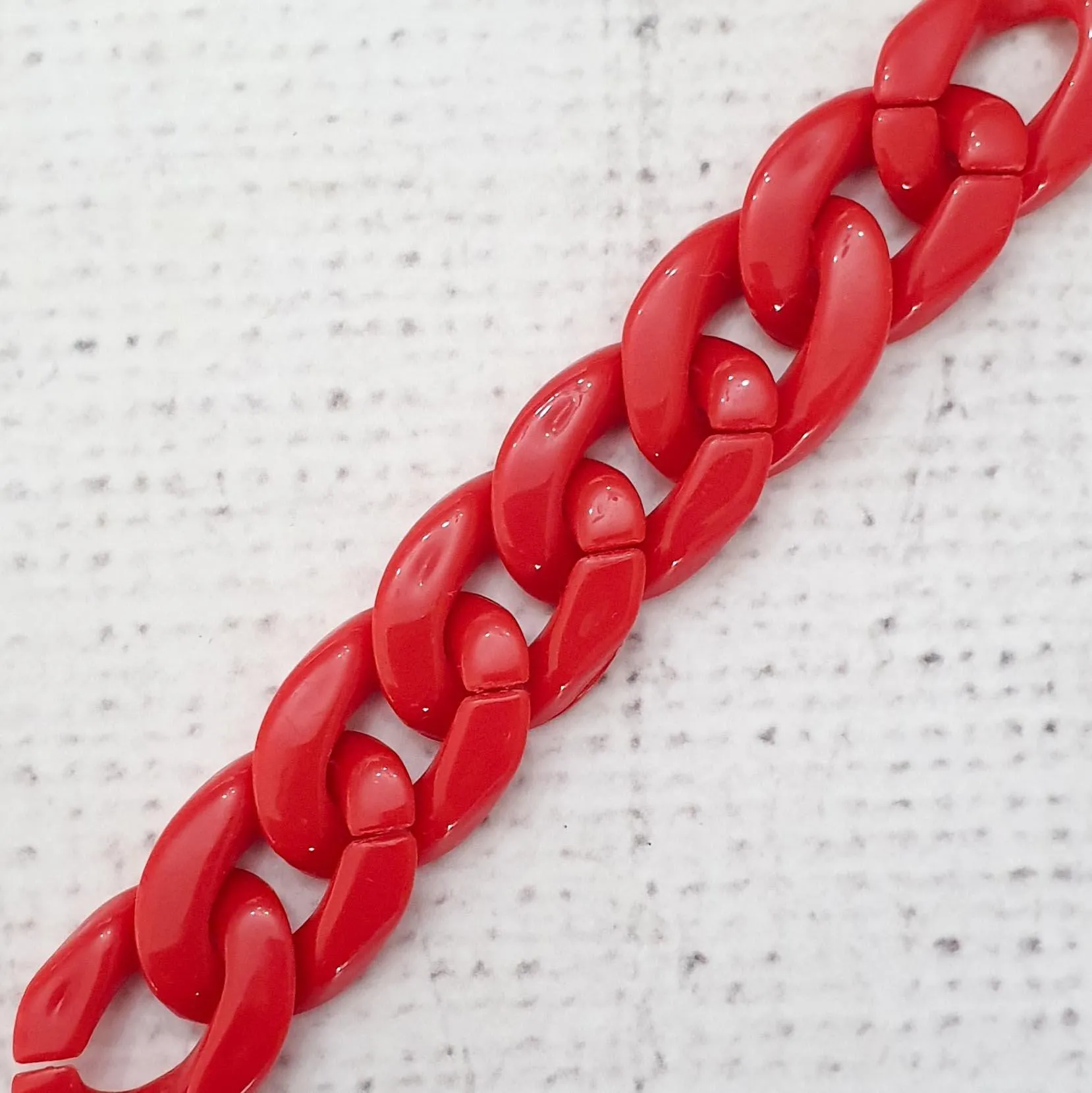 RED plastic chain links