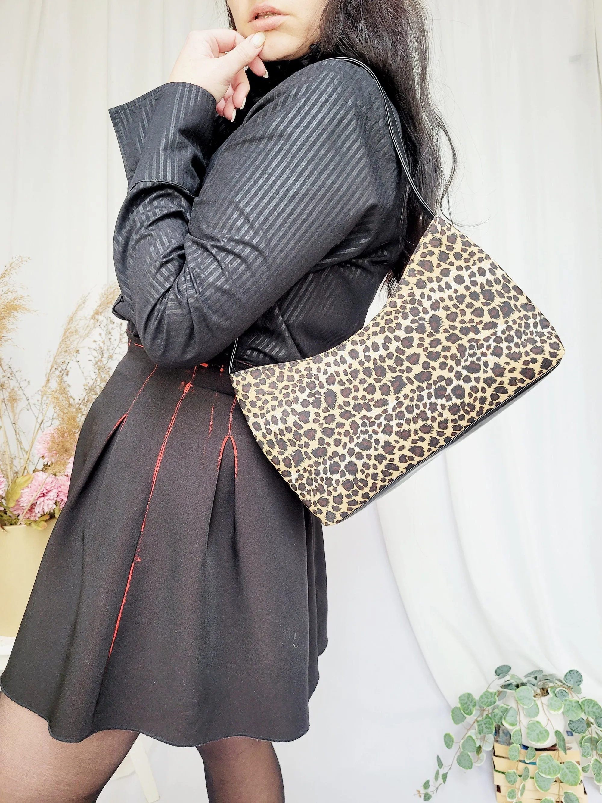 Retro 00s Y2K leopard animal print shoulder baguette bag