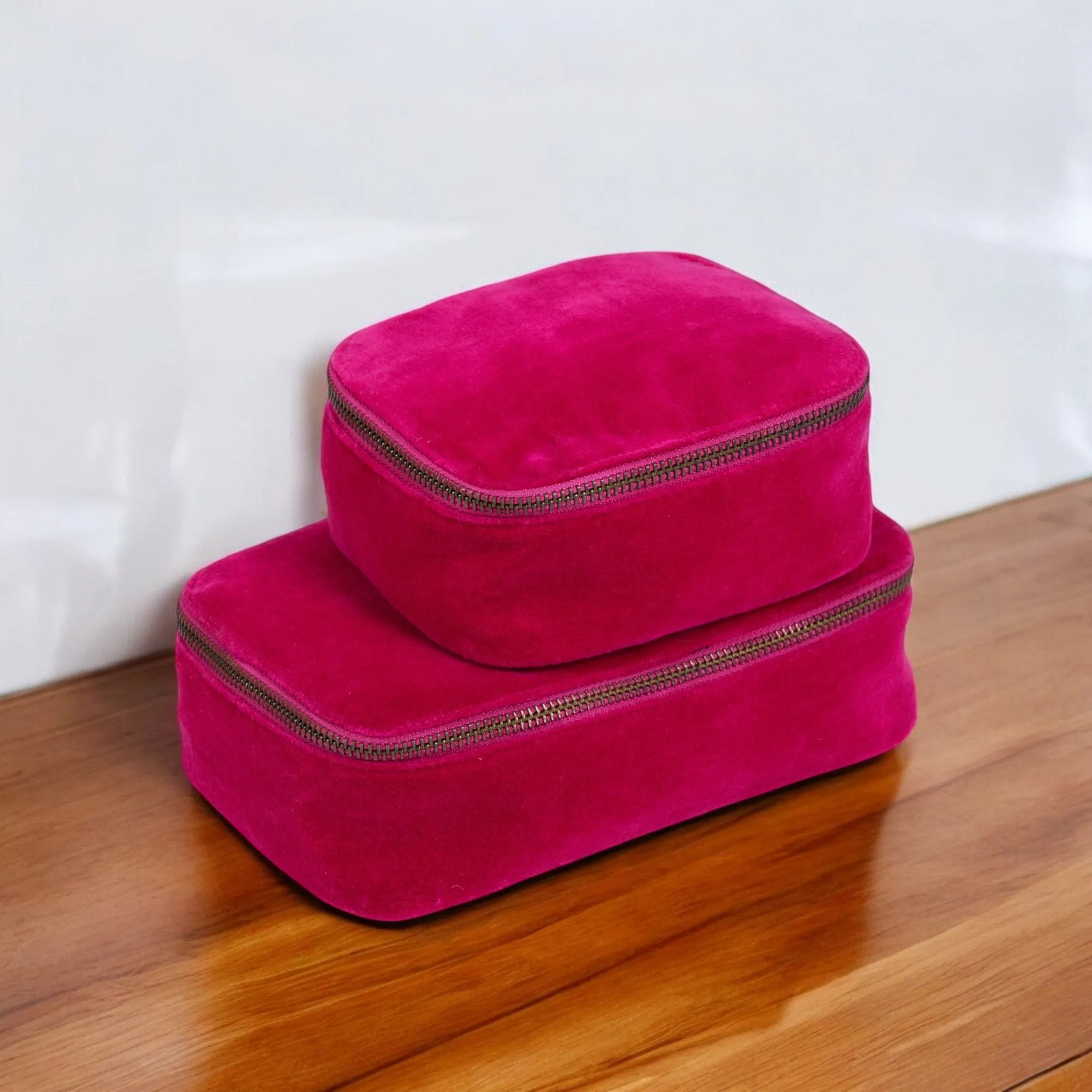 Set of 2 nesting boxes in Fuschia colour velvet - travel accessory