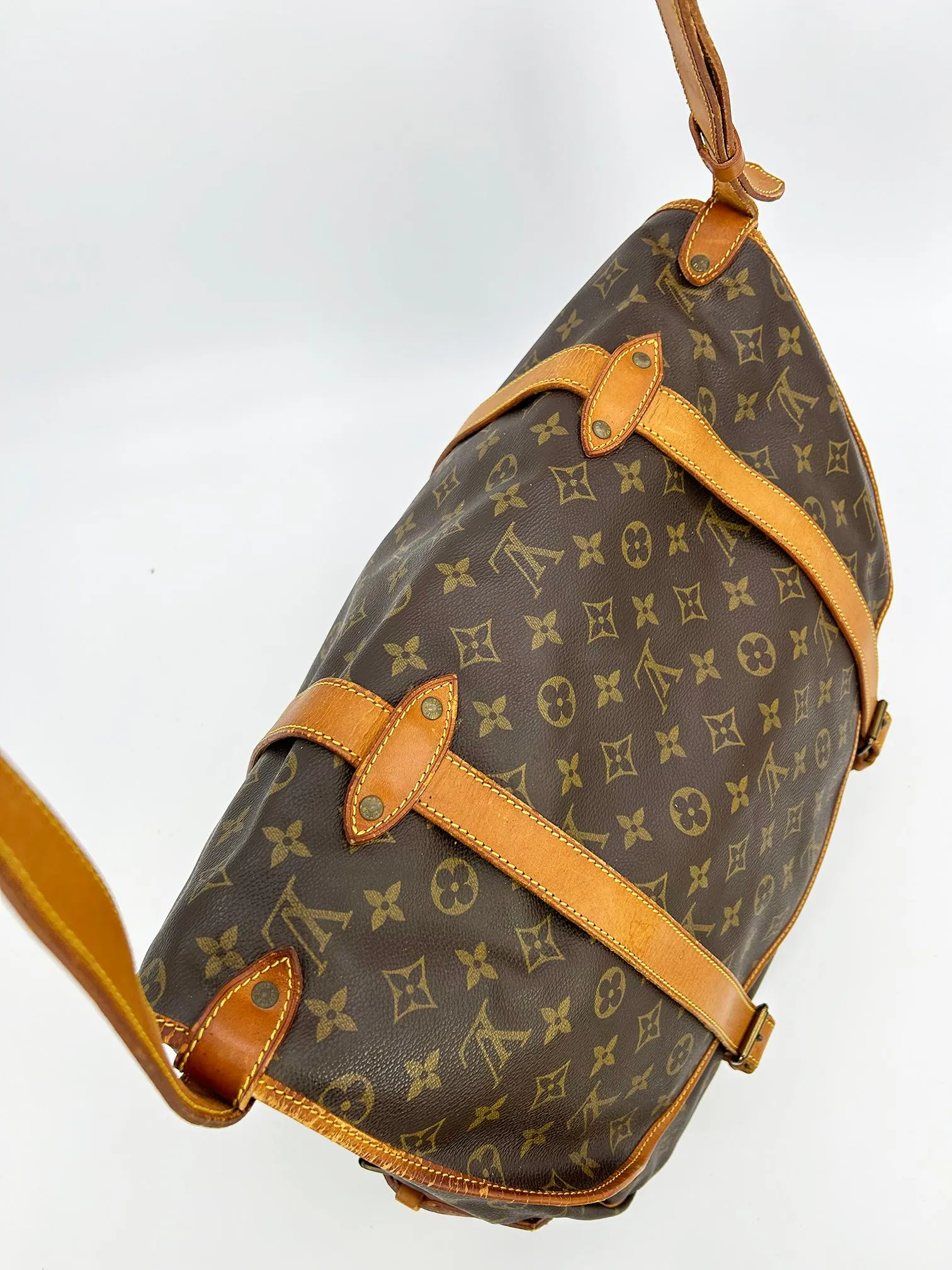 Trendy Inspired Louis Vuitton Vintage Monogram Samur 43 Messenger Shoulder Bag