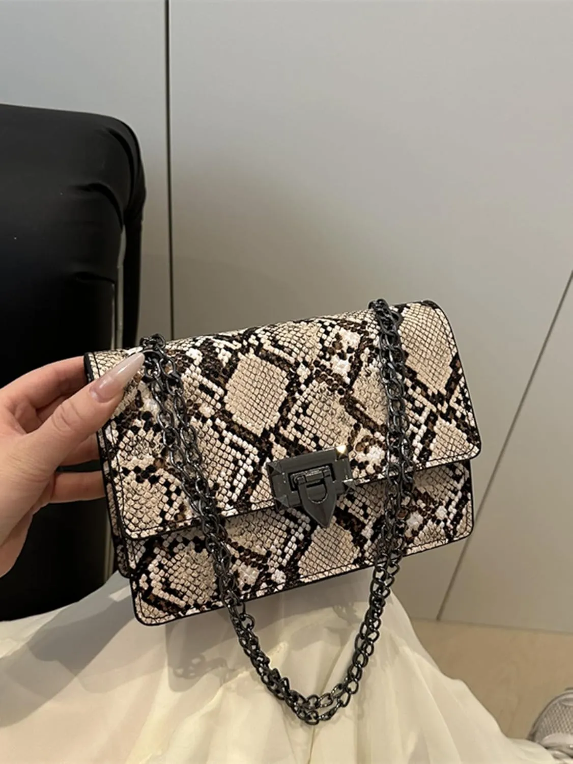 Verdusa Women's Vintage Crocodile Leather Shoulder Bag Metal Chain Underarm Handbags