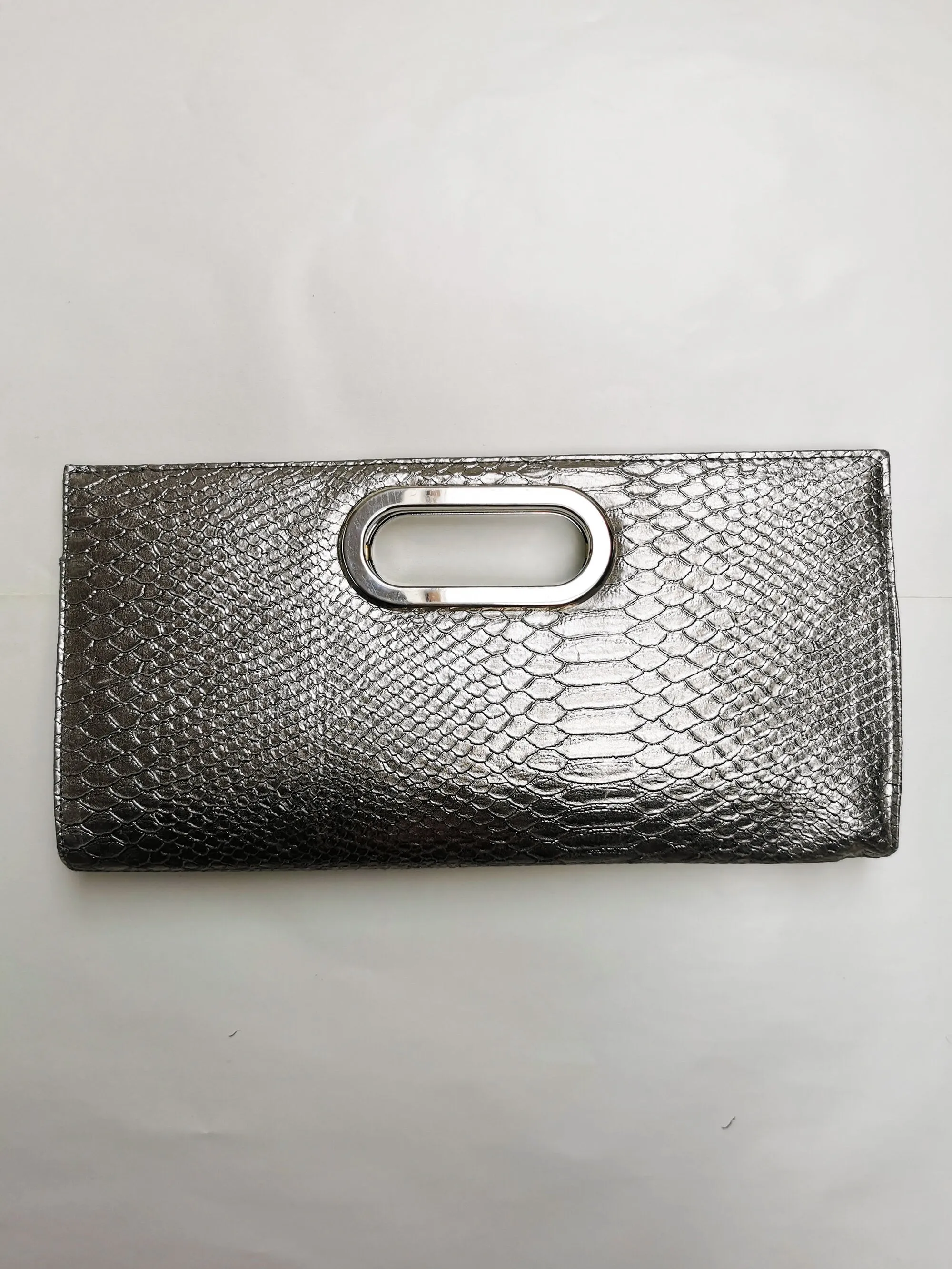 Vintage 90s shimmer silver reptile print party clutch bag